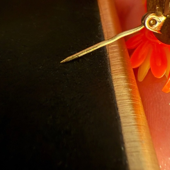 Vintage Orange & Yellow Daisy Flower Cluster Brooch Plastic 1960s Flower Power - Picture 7 of 7